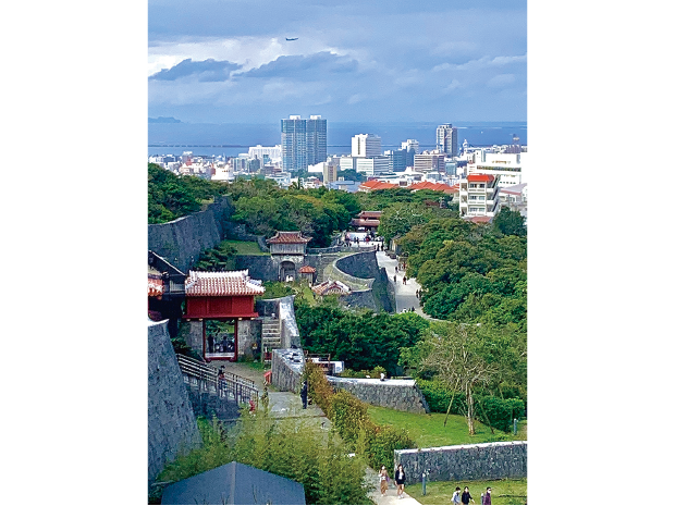 「首里城から那覇の街並み」